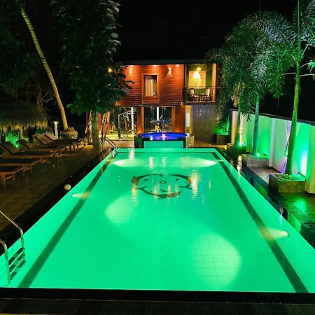 Hotel River Front Tissamaharama Exterior photo