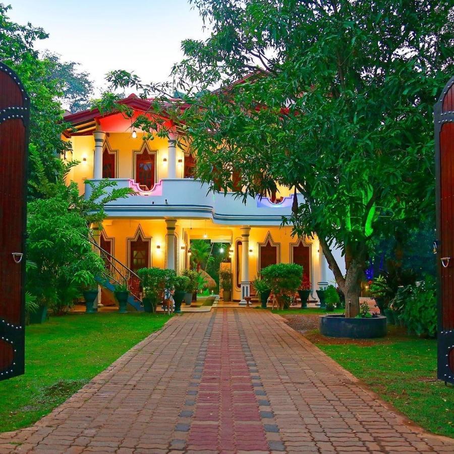 Hotel River Front Tissamaharama Exterior photo