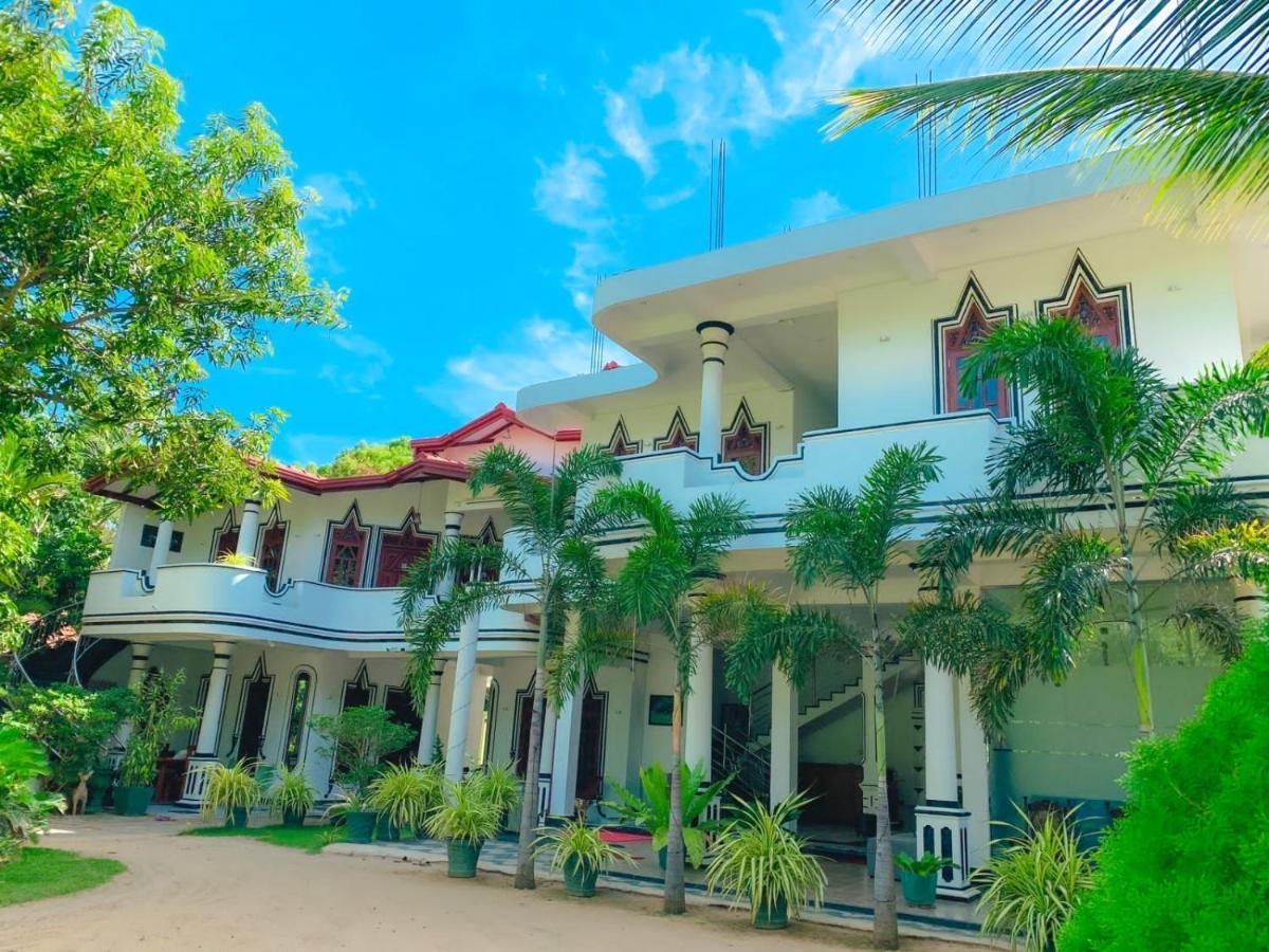 Hotel River Front Tissamaharama Exterior photo