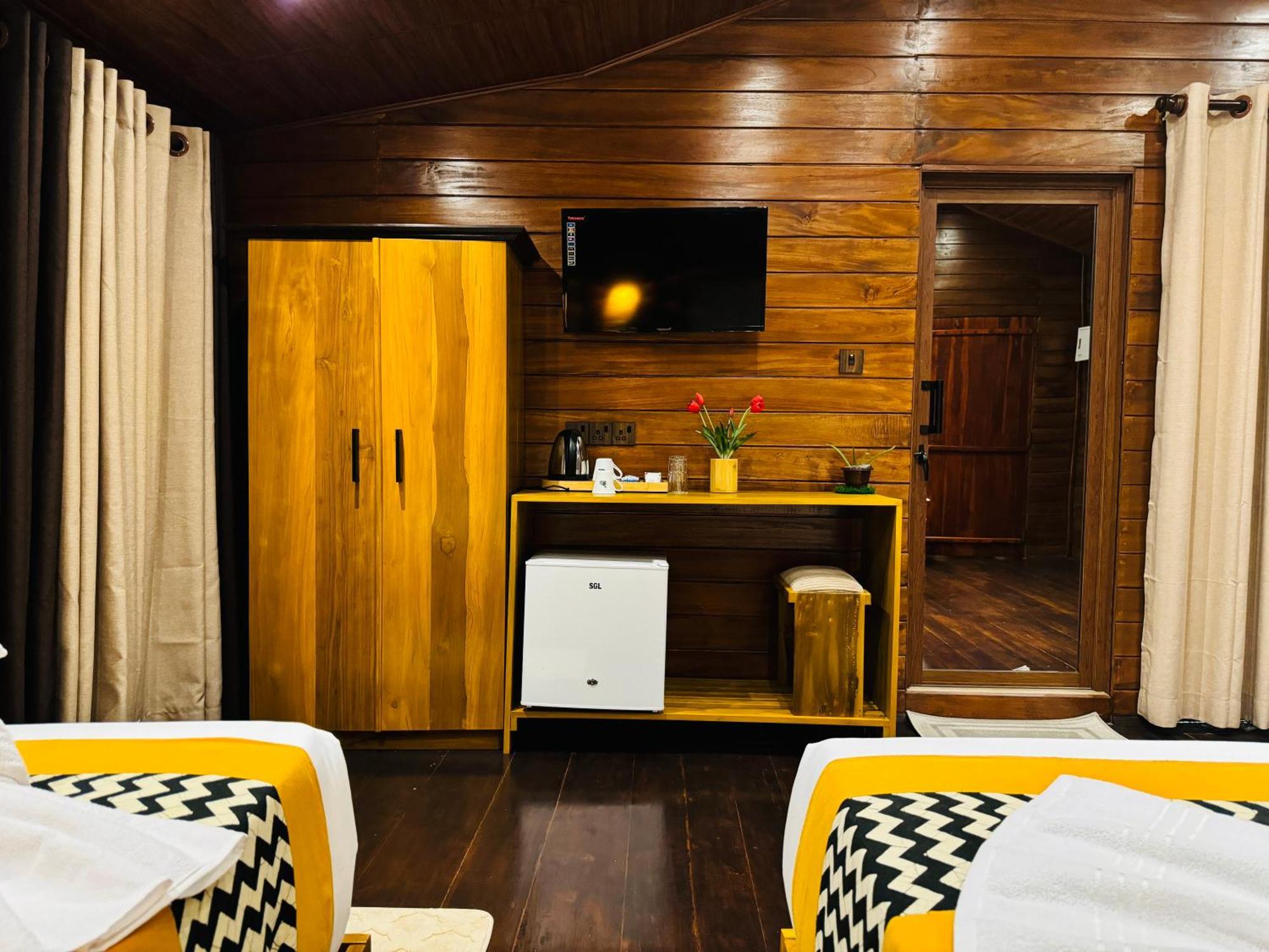 Hotel River Front Tissamaharama Exterior photo