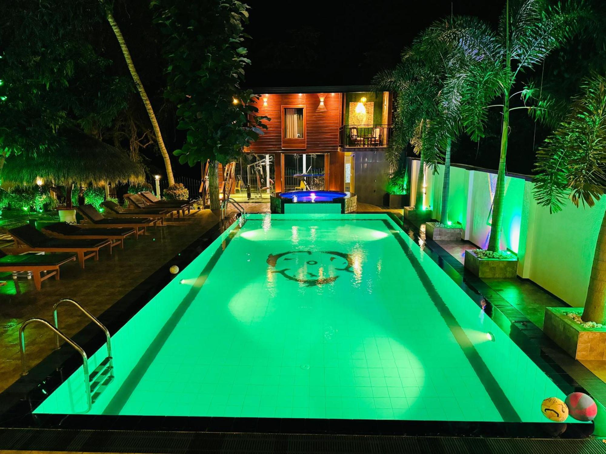 Hotel River Front Tissamaharama Exterior photo